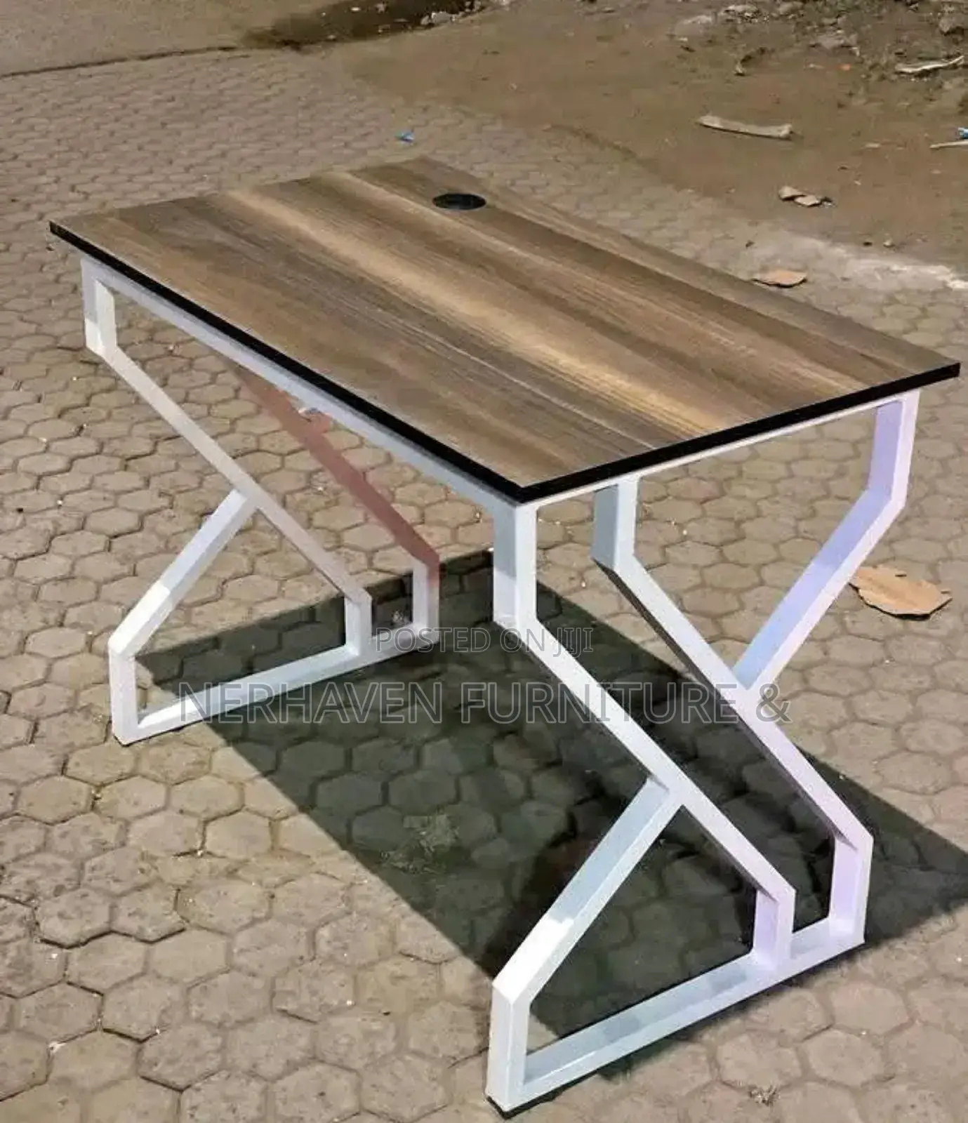 Sturdy Metallic Office Desk for Office Study