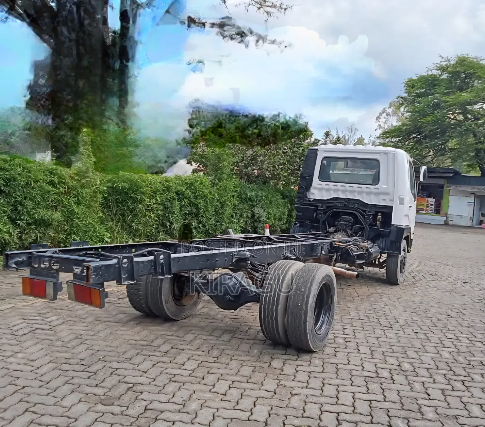 Mitsubishi Fuso Fighter 2004 White
