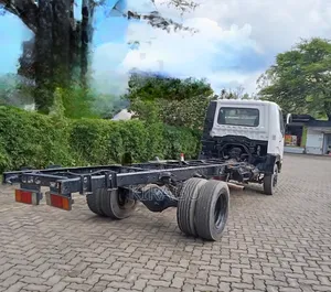 Mitsubishi Fuso Fighter 2004 White