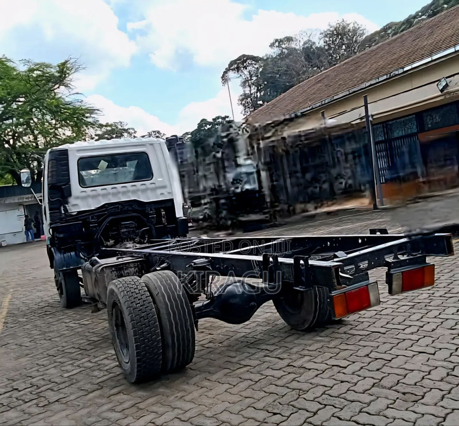 Mitsubishi Fuso Fighter 2004 White