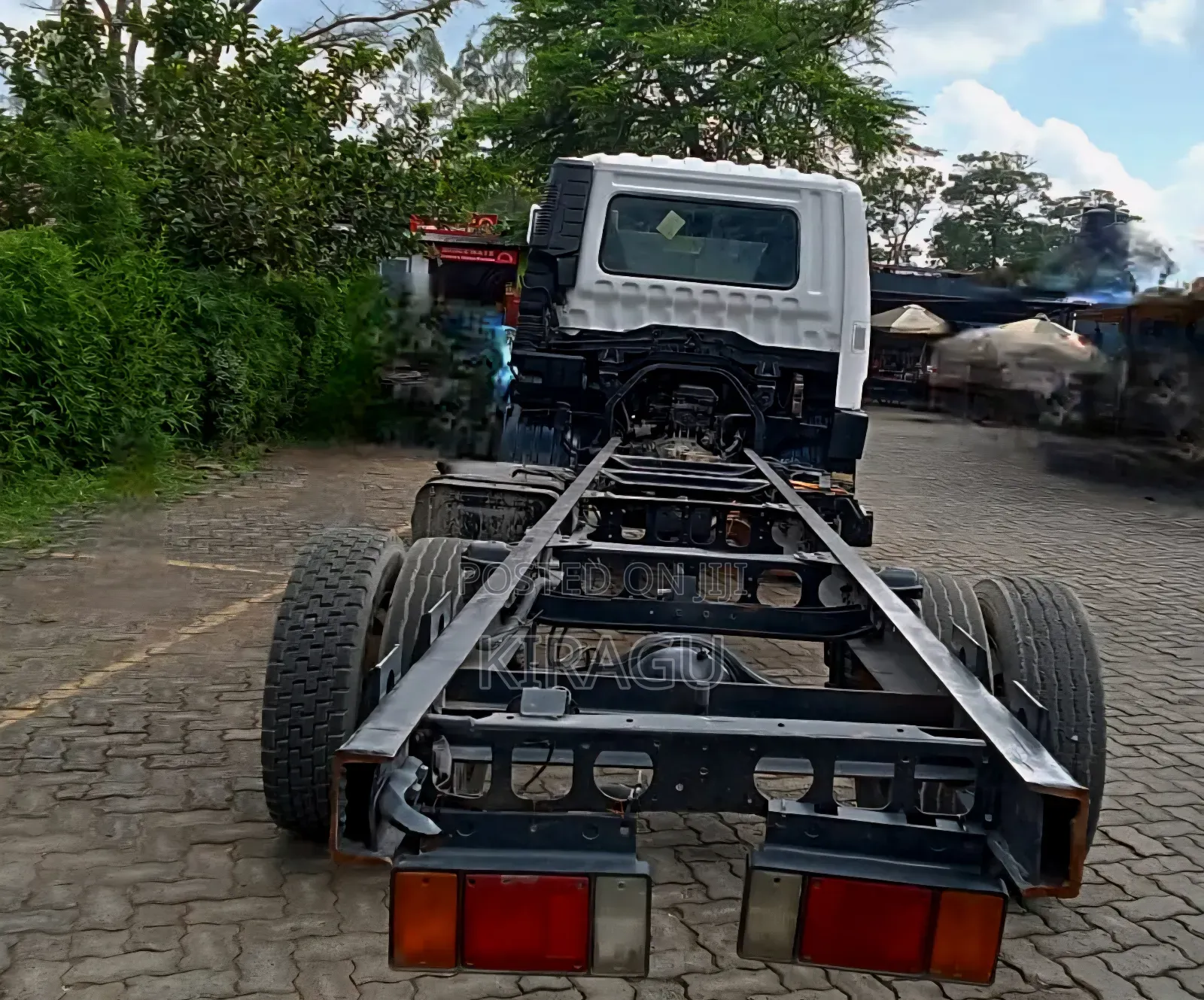 Mitsubishi Fuso Fighter 2004 White