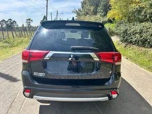 Mitsubishi Outlander 2.0 PHEV AWD 2016 Black