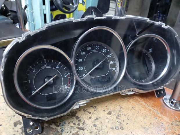 Mazda Axela 2015 Clock