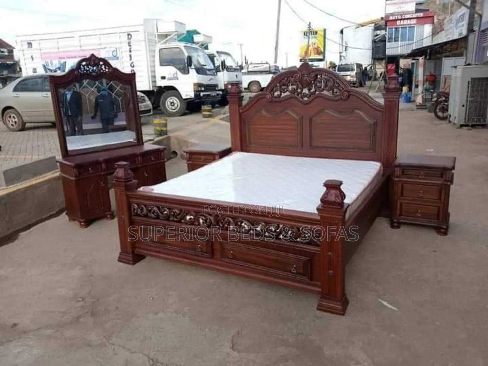 Carved Wooden Bed Size 5 by 6