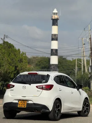 Mazda Demio 2017 Pearl