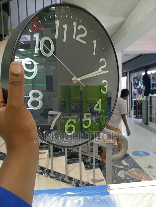 Wall Clock Remote View Camera (Lookcam Pro App) - main view