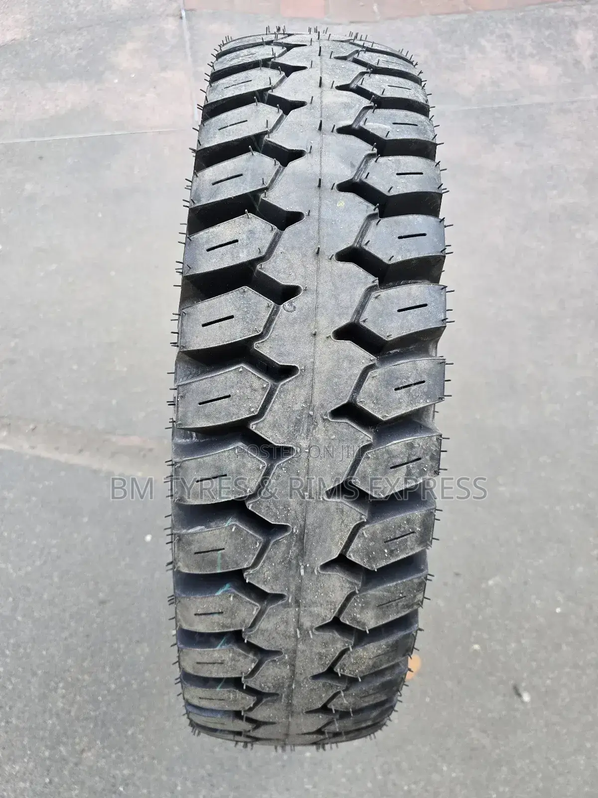 750 - 15 Vk Tyres (Diff) Load King.