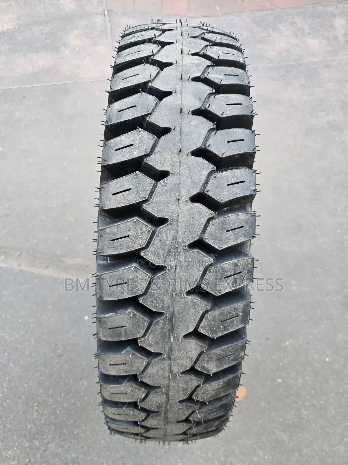 750 - 15 Vk Tyres (Diff) Load King.