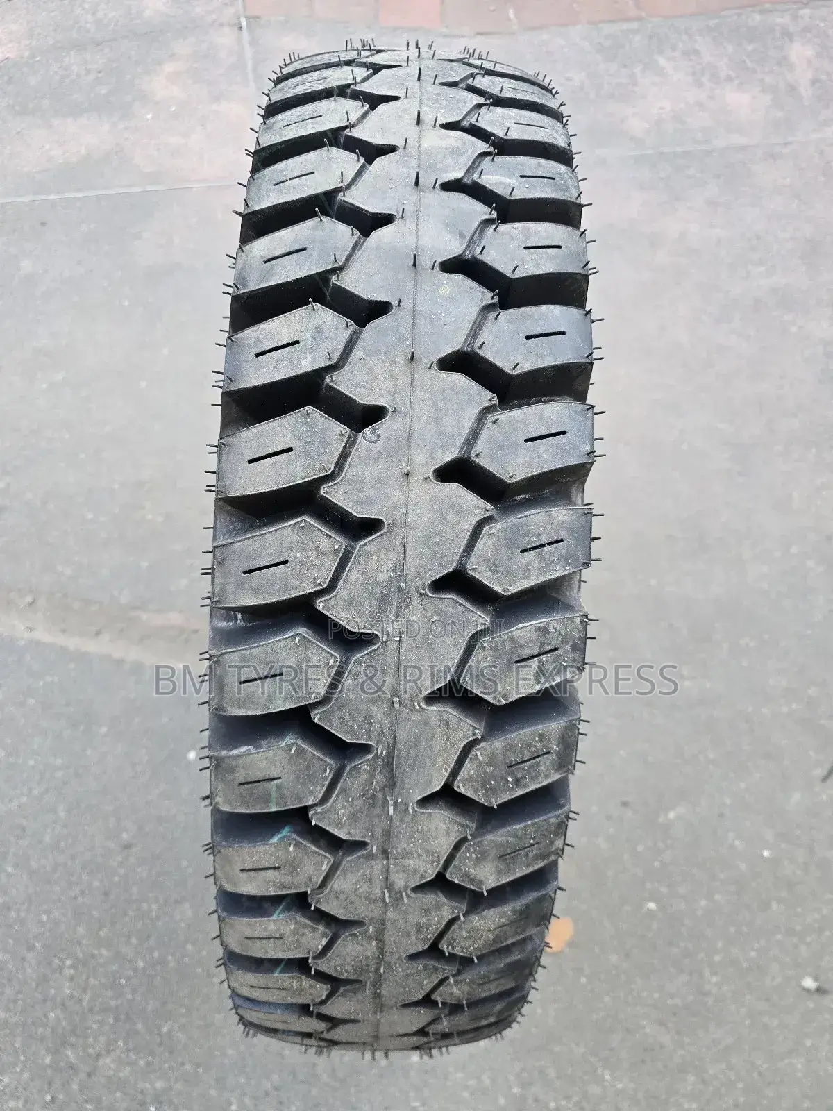 750 - 15 Vk Tyres (Diff) Load King.