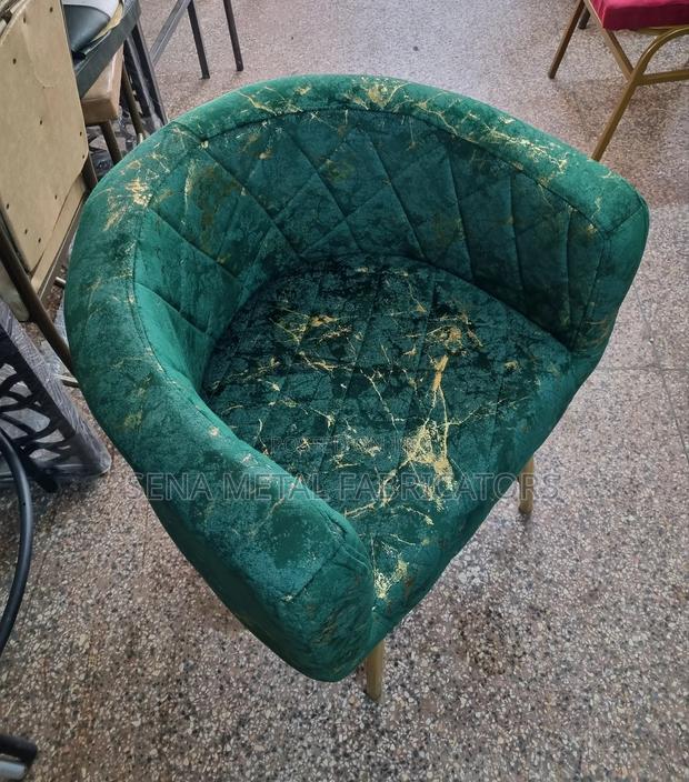 Exceptionally Comfortable Durable Chairs for Your Salon Clients. - main view