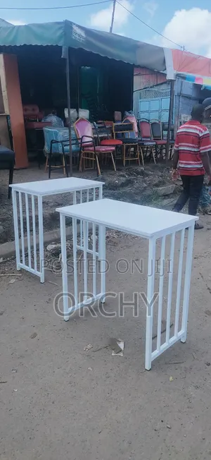 Simple Nail Table/ Manicure Table