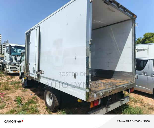 Isuzu Truck - thumbnail 3