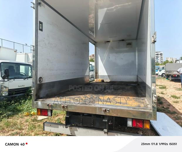 Isuzu Truck - thumbnail 4