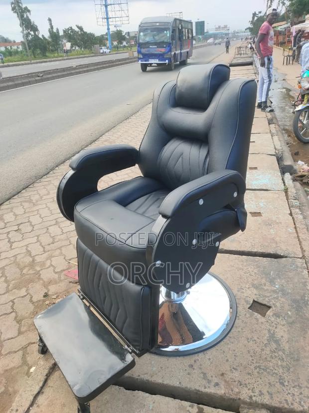 Adjustable Barber Chair - thumbnail 2