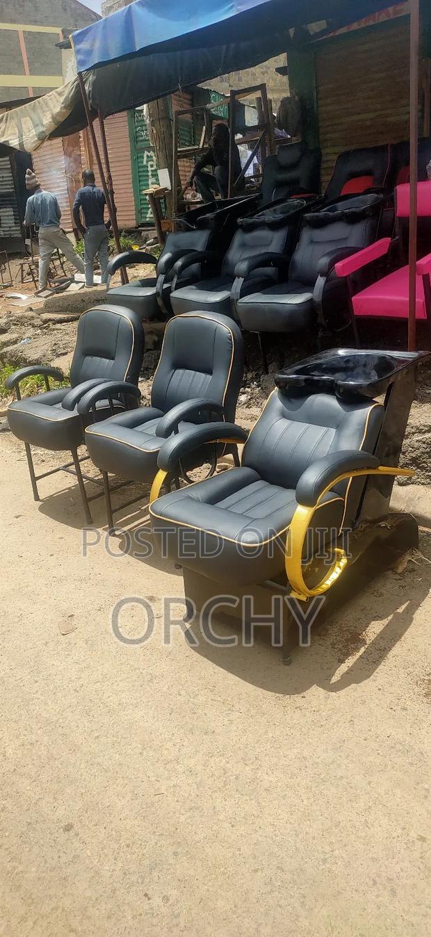 2 Salon Seats & Shampoo Seat - thumbnail 3