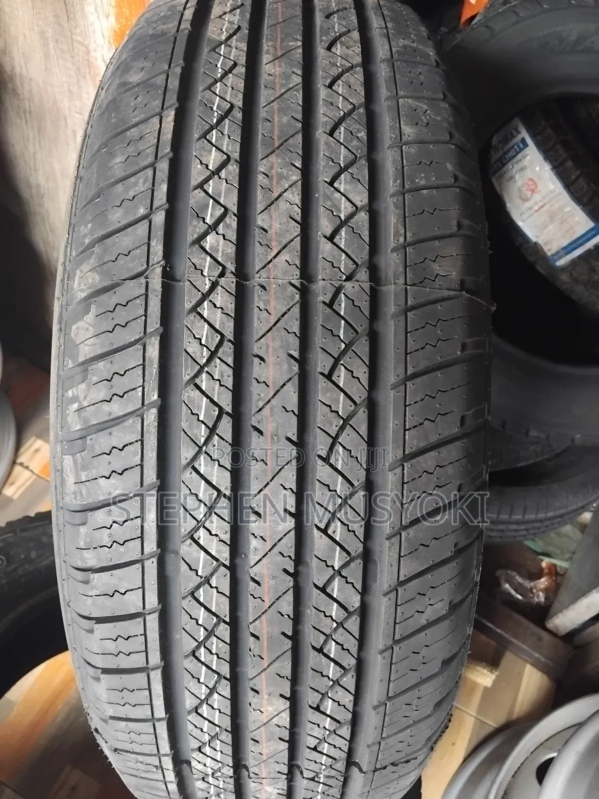 235/60r18 Maxtrek Tyre