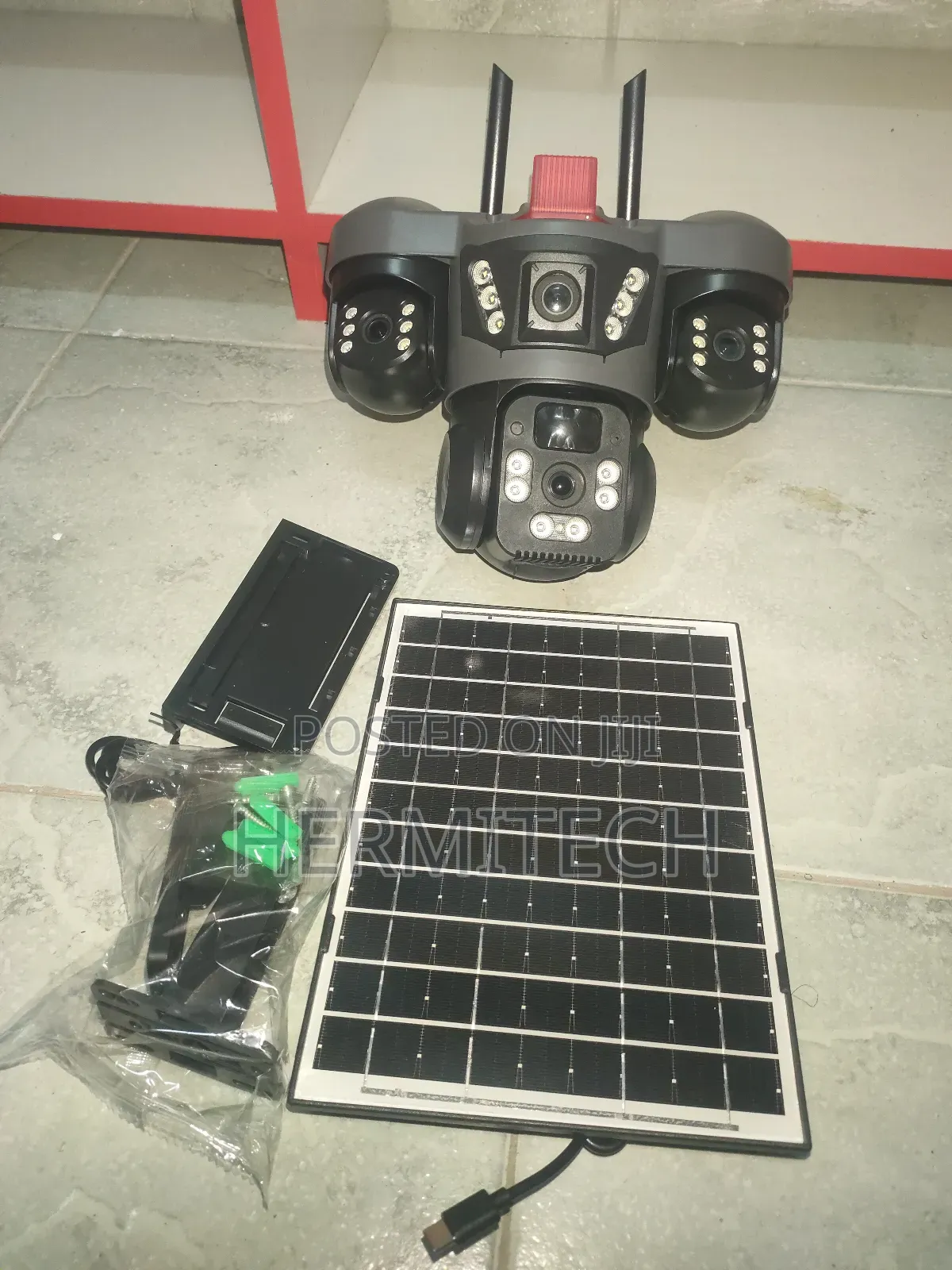 Triple Lens 4g Solar PTZ With Mounting Brackets