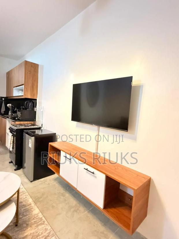 The Hideout Furnished One Bedroom Airbnb Newr TRM - thumbnail 2