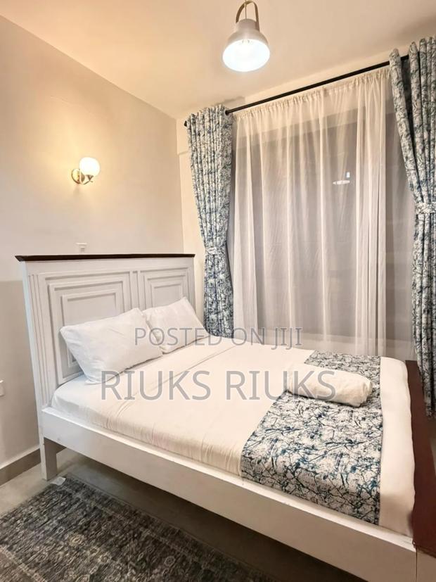 The Hideout Furnished One Bedroom Airbnb Newr TRM - thumbnail 5