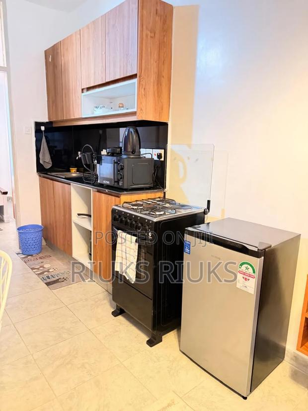 The Hideout Furnished One Bedroom Airbnb Newr TRM - thumbnail 3