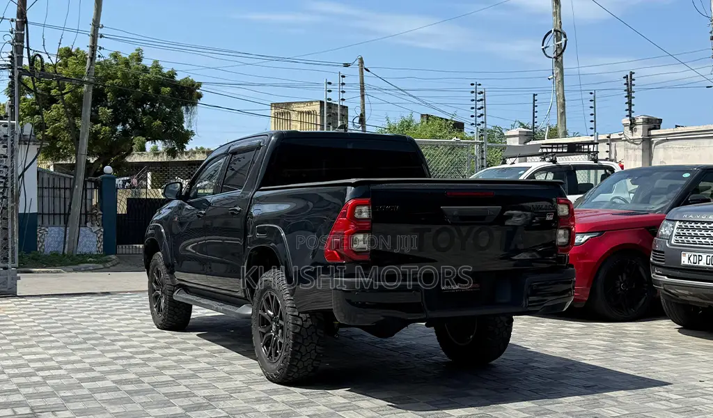 Toyota Hilux 2022 Black
