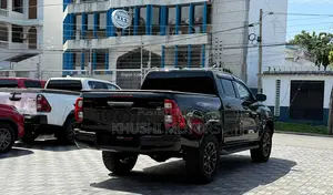 Toyota Hilux 2022 Black