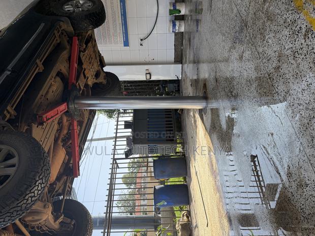 Heavy Duty Single Column Lift Machine for Car Wash - thumbnail 4