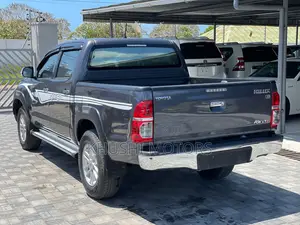 Toyota Hilux 2015 Gray