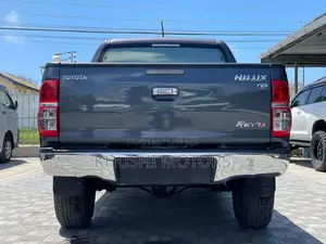 Toyota Hilux 2015 Gray