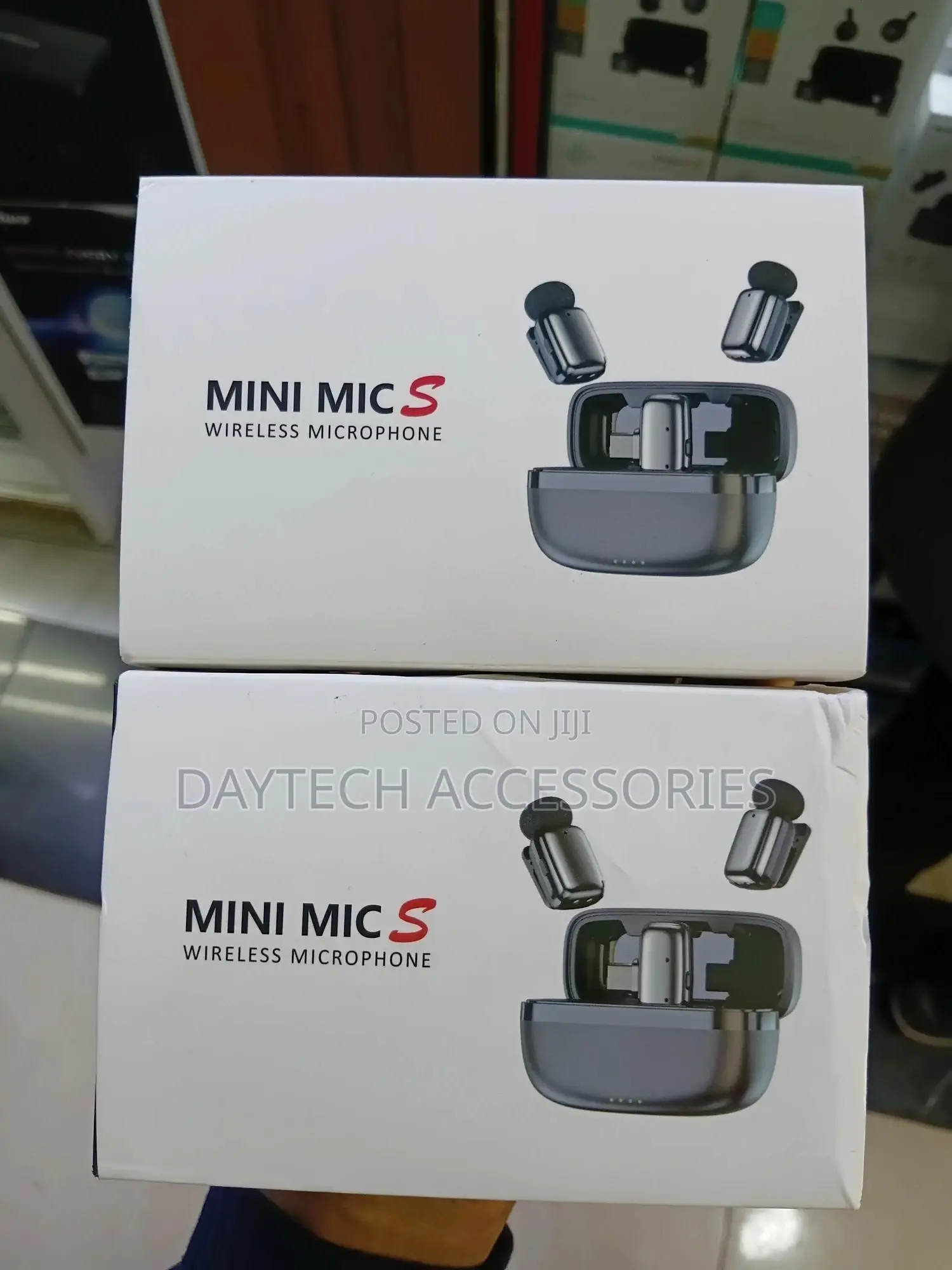 Haomuren M6 Mini Wireless Lavalier Microphone System.
