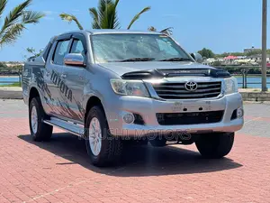 Toyota Hilux 2015 Silver