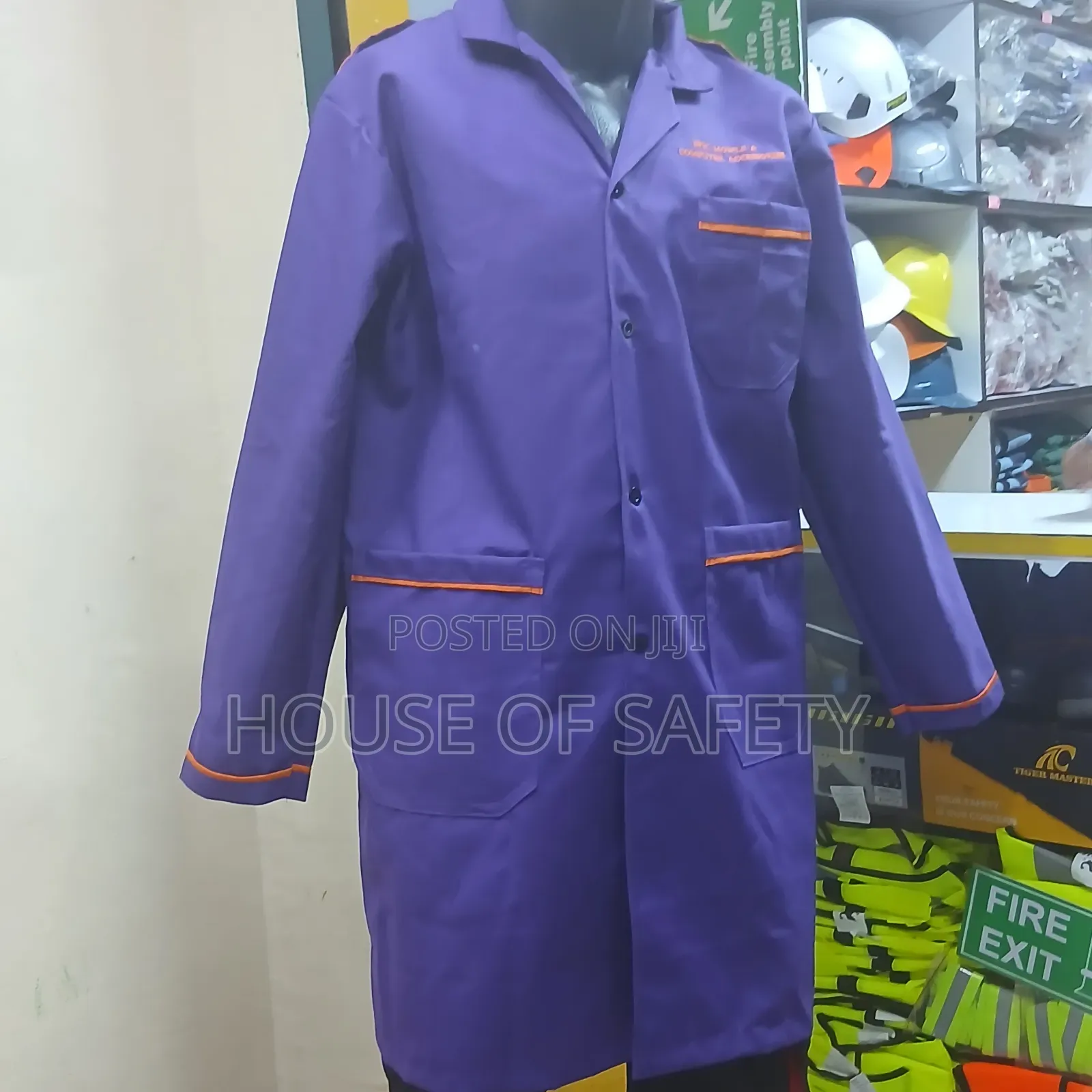 Dust Coats That Retain Appearance Even After Frequent Laundering