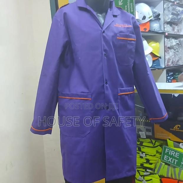 Dust Coats That Retain Appearance Even After Frequent Laundering