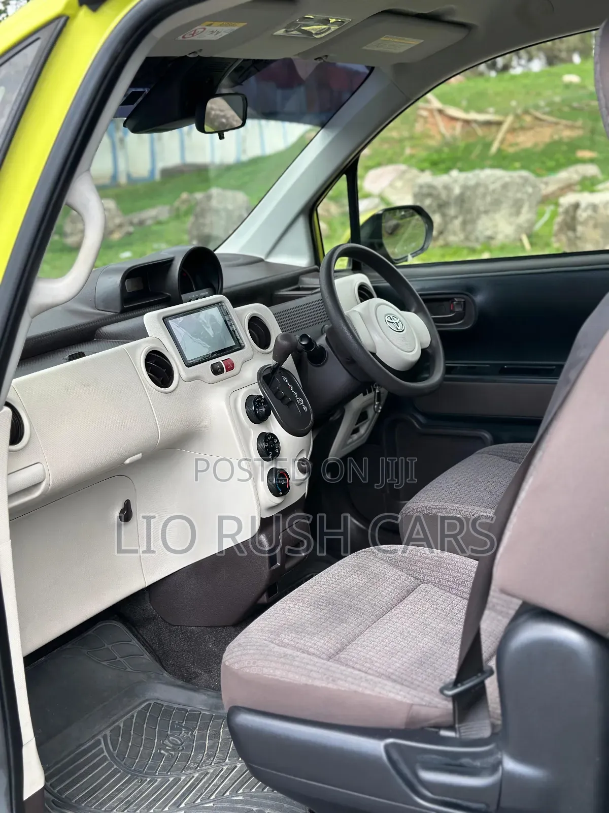 Toyota Spade 2017 Yellow