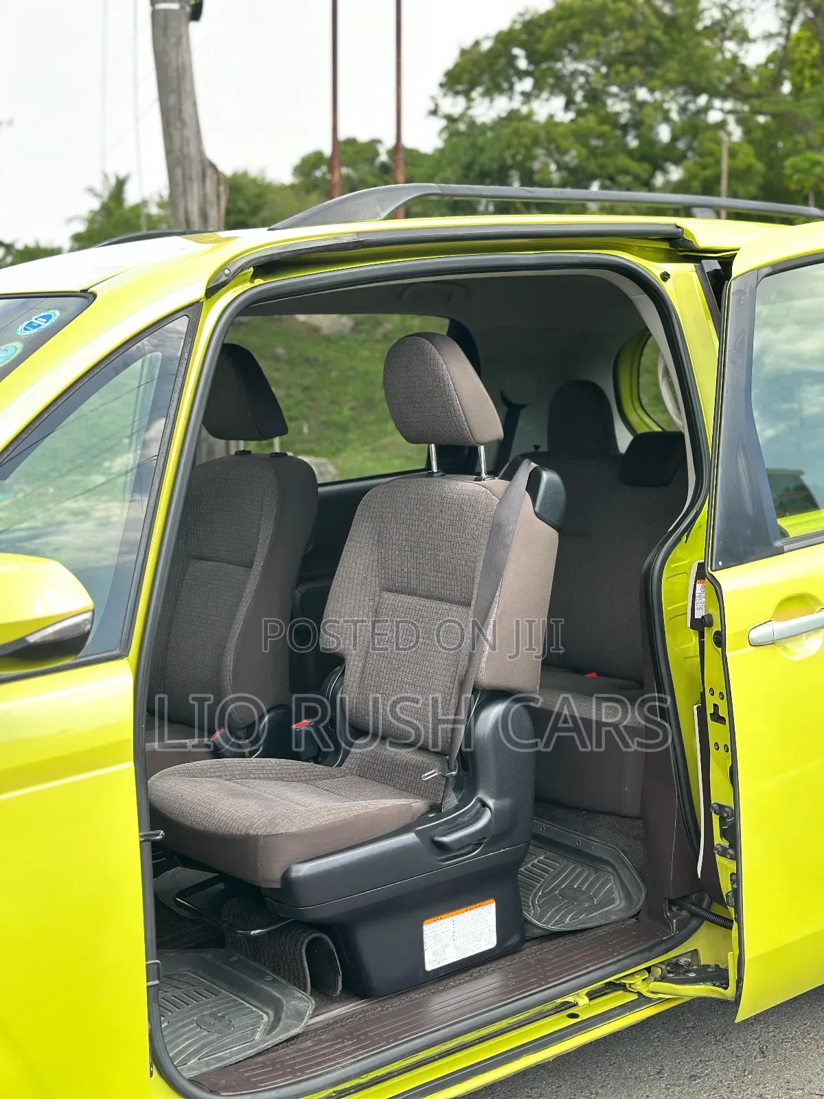 Toyota Spade 2017 Yellow