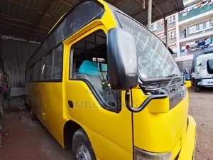 Isuzu Executive Bus 2008 Yellow