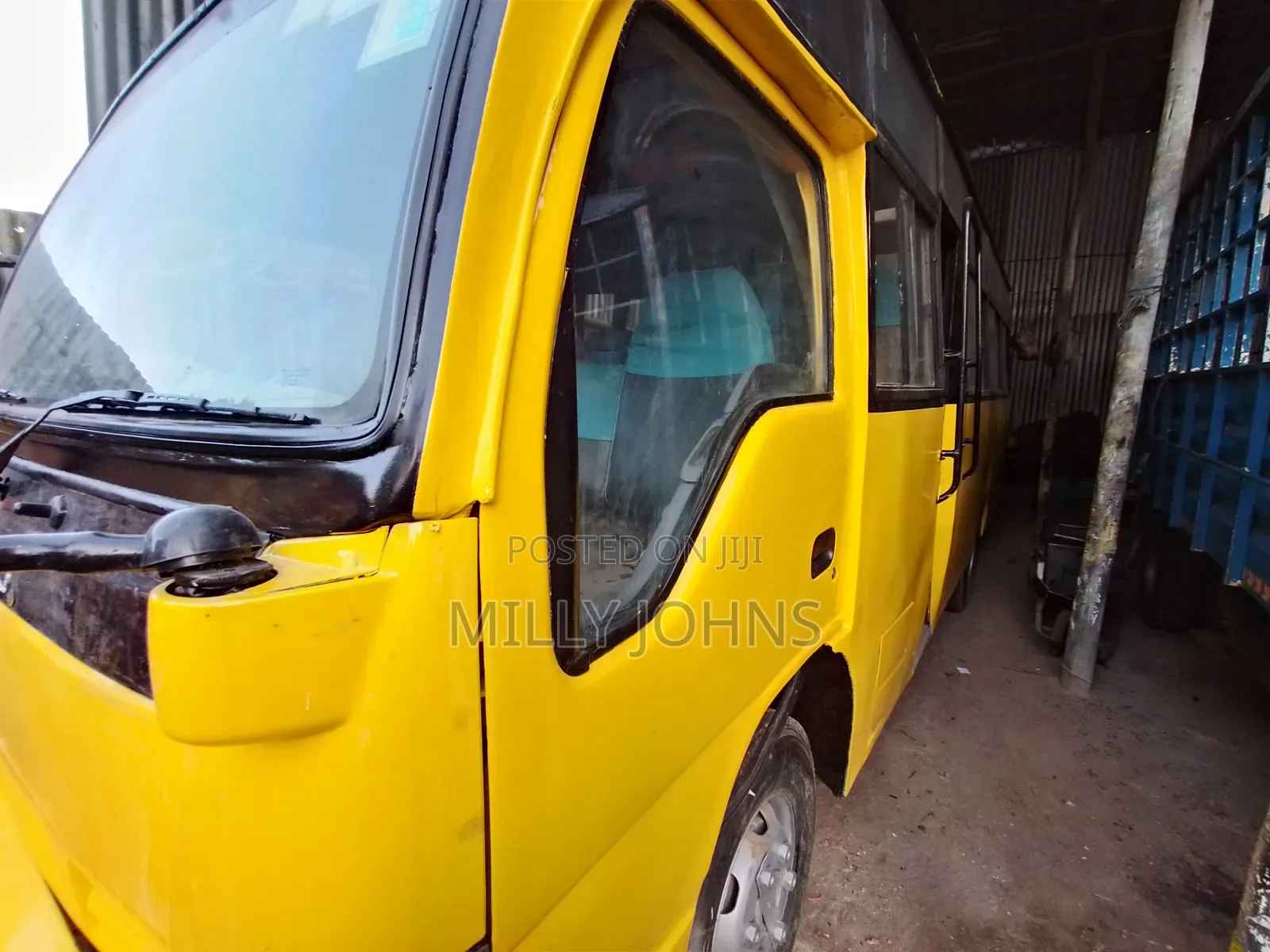 Isuzu Executive Bus 2008 Yellow
