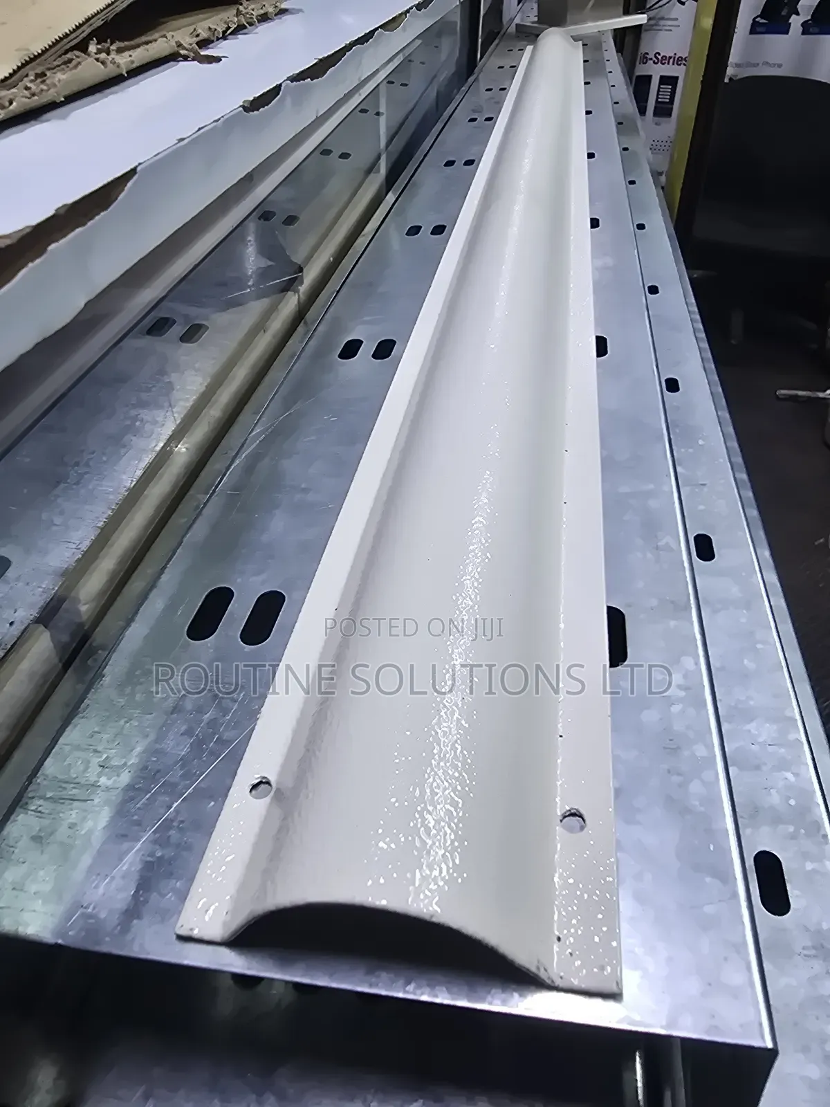 Metallic Floor Trunking 4ft