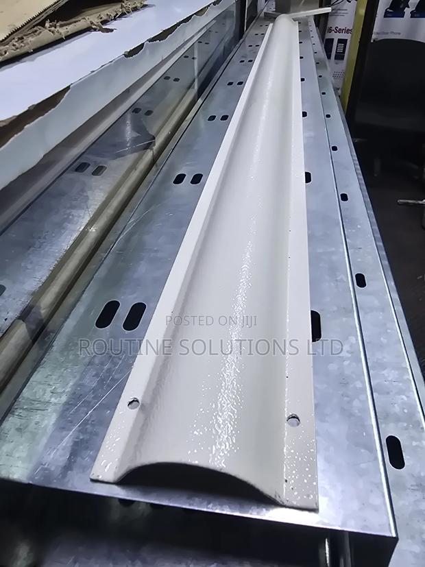 Metallic Floor Trunking 4ft - thumbnail 2