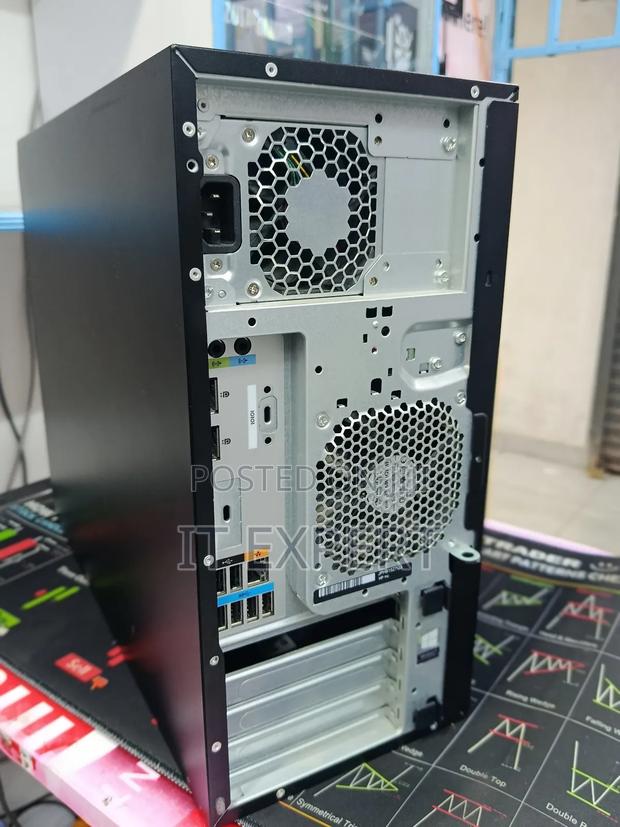 Desktop Computer HP Z2 G4 Tower 16GB Intel Xeon SSD 512GB - thumbnail 3