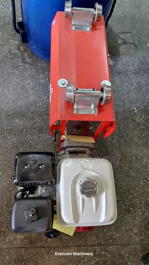 Iori Italian Concrete Hoist Machine 1 Tonne With Standard and Bucket.
