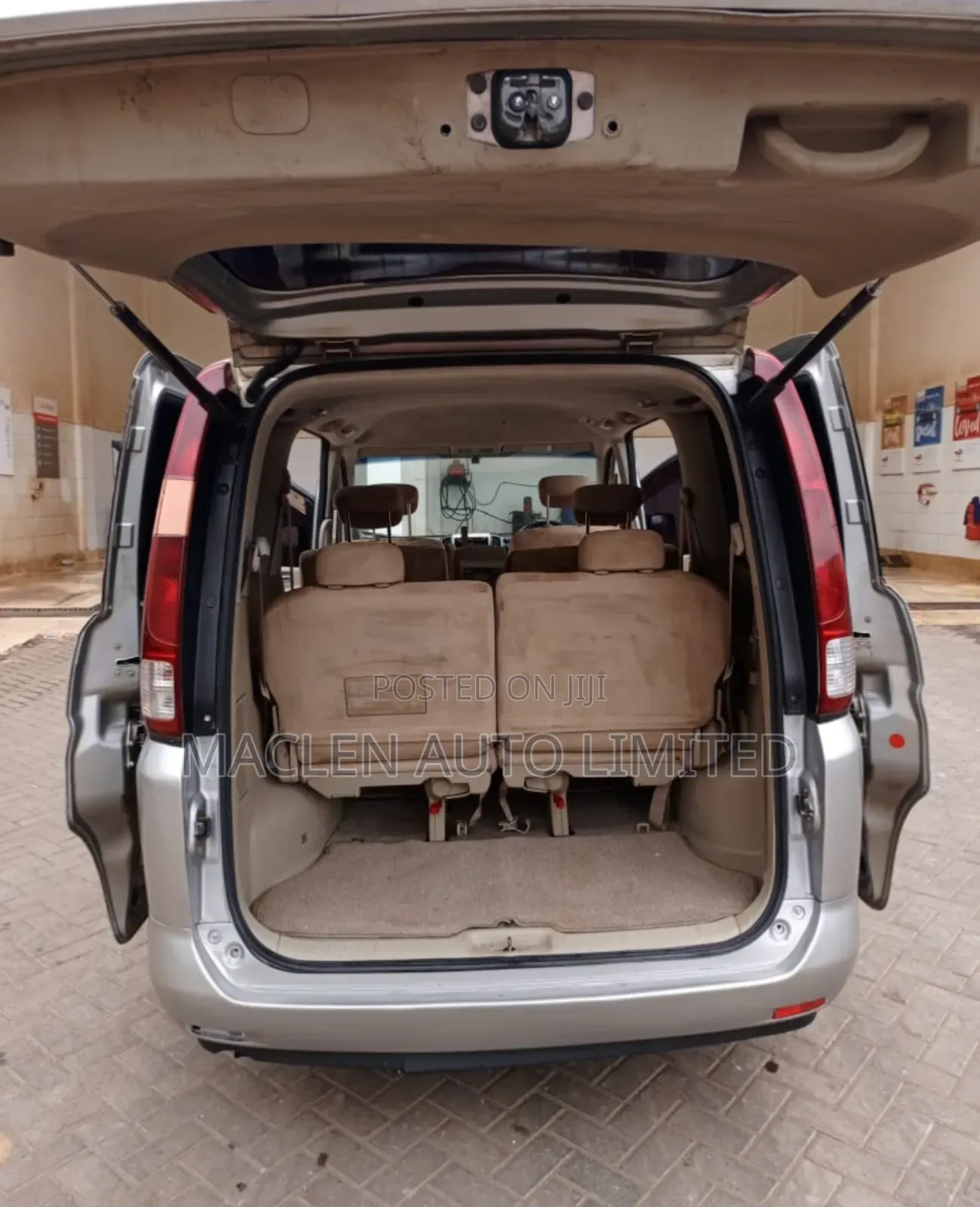 Nissan Serena 2009 Silver