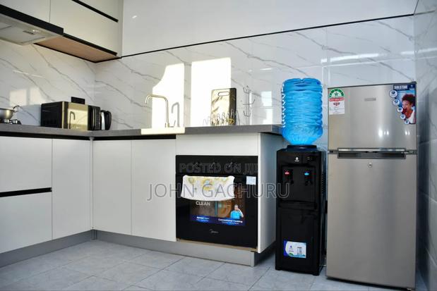 Executive 2 Bedrooms Airbnb Unit. - thumbnail 3