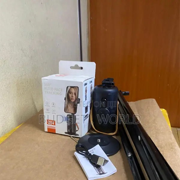 Smart 360° Auto Face Tracking Phone Holder With Fill Light Remote