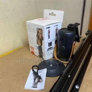 Perfect for Vlogging Smart Auto Face Tracking With Fill Light Remote