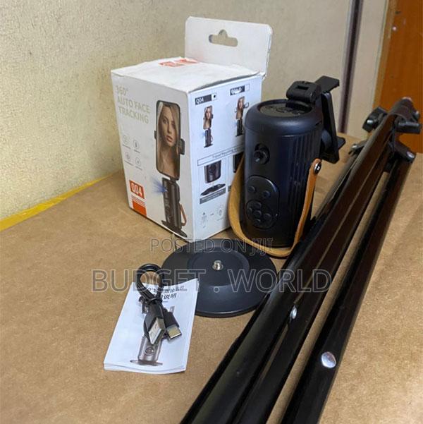Stylishly Auto Face Tracking Phone Mount With Fill Light Remote