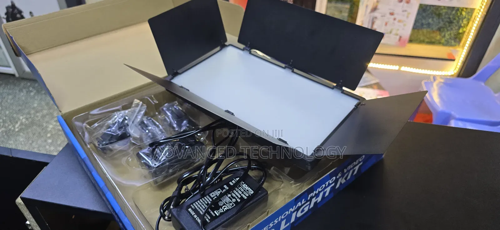 Pro Led 800 Video Light 2 Batteries ,Direct Power Adapter and Chsrger