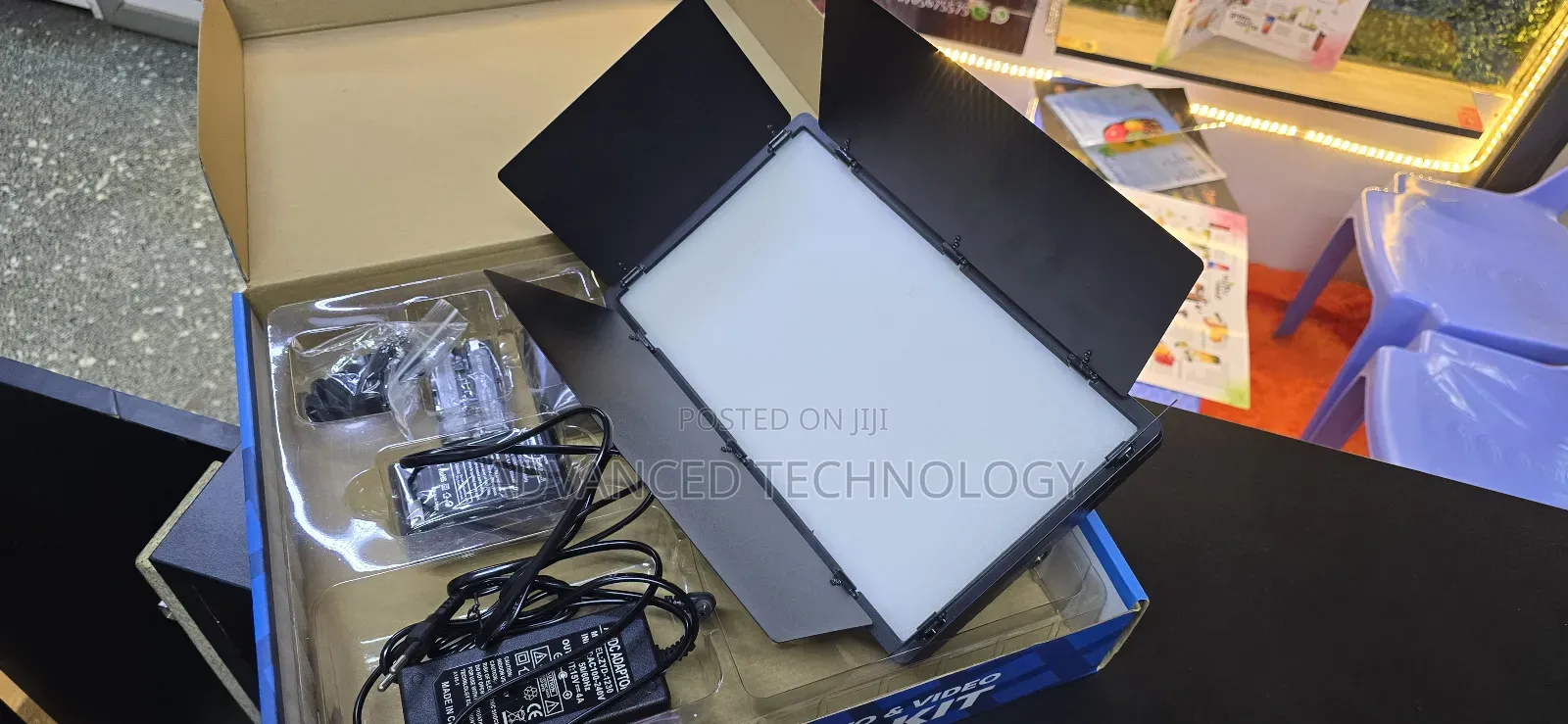 Pro Led 800 Video Light 2 Batteries ,Direct Power Adapter and Chsrger