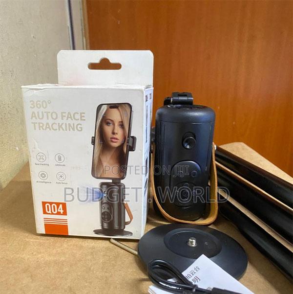 Intelligently and Stylishly Auto Face Tracking Phone With Fill Light