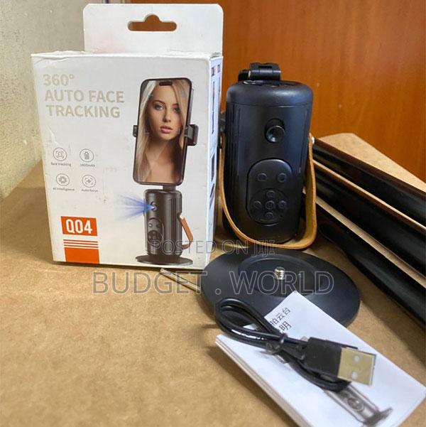 Perfect Hands-Free Auto Face Tracking With Fill Light Remote